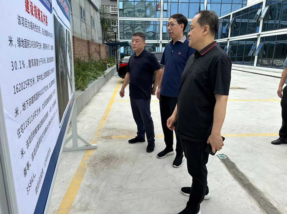 集團(tuán)公司黨委委員、副總經(jīng)理張巖到孫八砦城中村改造項(xiàng)目調(diào)研項(xiàng)目建設(shè)工作