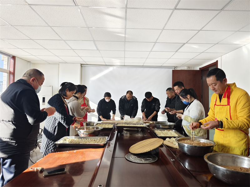 鄭州建投通訊管線有限公司開展“包餃子、迎冬至”活動