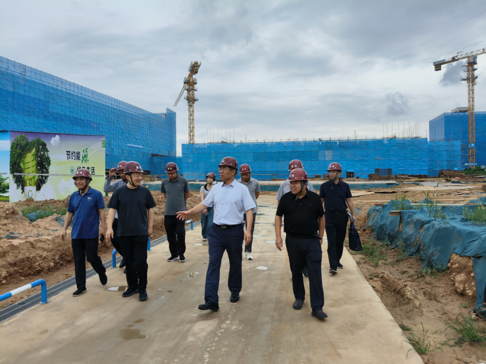 集團(tuán)公司黨委書記、董事長(zhǎng)汪洋到六十七高級(jí)中學(xué)項(xiàng)目調(diào)研項(xiàng)目建設(shè)工作